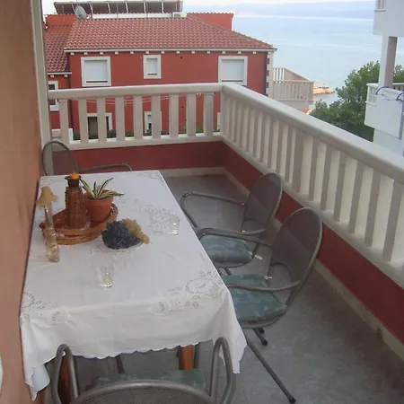 With A Parking Space Duce, - 22598 Omis